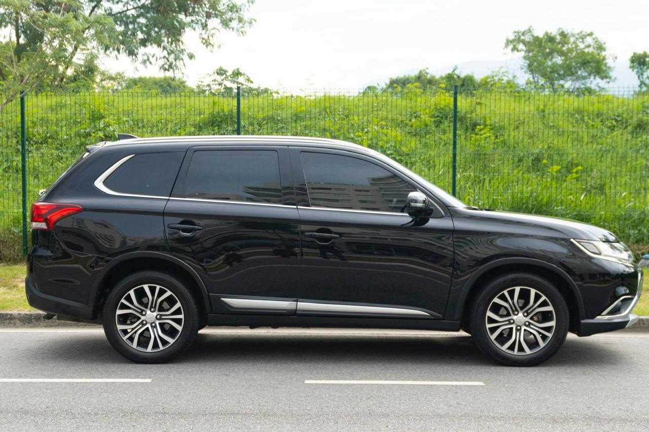 SUV executivo premium preto